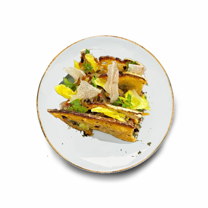 Feuilles de pain croustillantes avec ratatouille froide